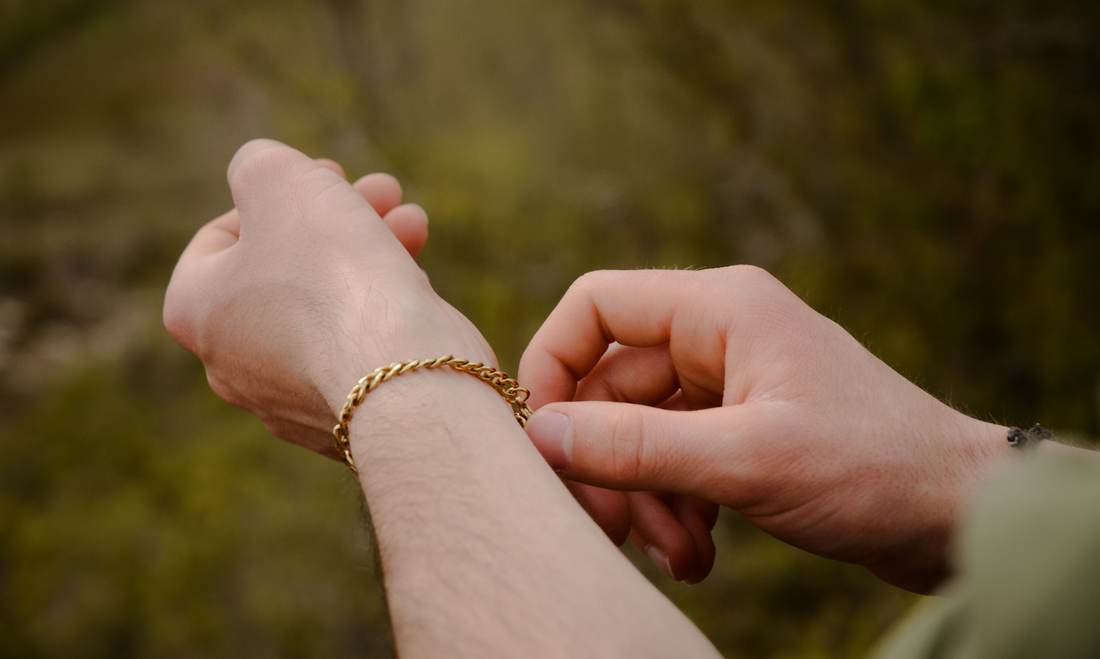 Comparing Medical Bracelets: Silicone vs. Metal vs. Plastic