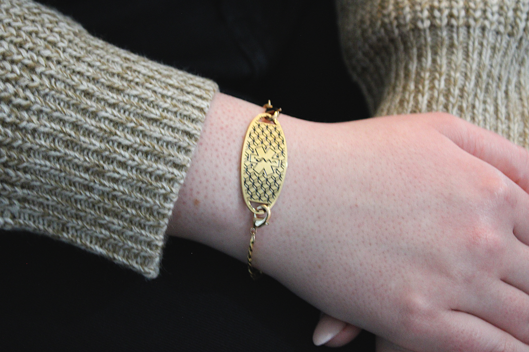 Small Figaro Chain Bracelet in Yellow Gold